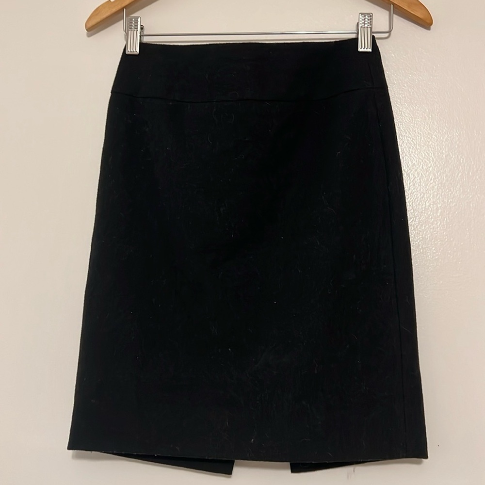 Banana Republic wool blend pencil skirt 
Petite 0